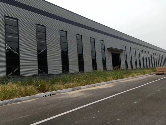 Robust Prefab Steel Warehouse With Rolling Door